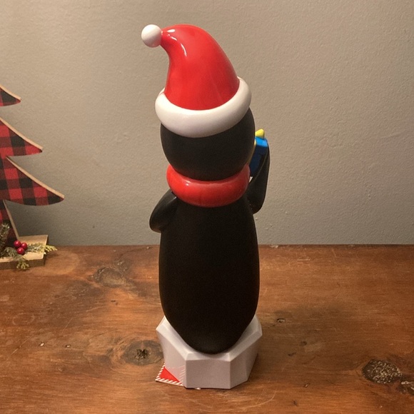 NWT- 14β LED Light Up Adorable Penguin Decoration π Operated - Picture 9 of 17